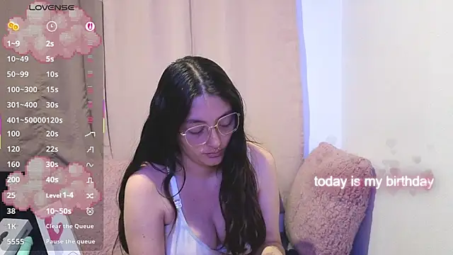 Snapshot of lessliee22_ chatting on May 13, 2026, 6:22 am lessliee22 online show from May 13, 2026, 6:22 am