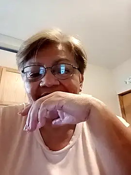 Snapshot of Madrastrahot69 chatting on February 13, 2026, 7:54 pm Madrastrahot69 online show from February 13, 2026, 7:54 pm