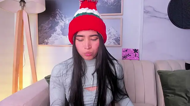 Snapshot of lara_madisson chatting on December 13, 2024, 4:11 am lara madisson online show from December 13, 2024, 4:11 am