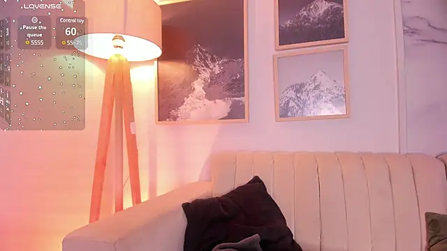 Snapshot of lara_madisson chatting on March 15, 2025, 7:20 am lara madisson online show from March 15, 2025, 7:20 am
