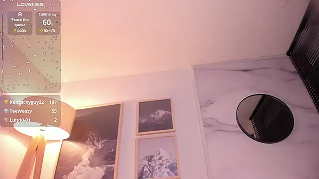 Snapshot of lara_madisson chatting on March 22, 2025, 8:29 am lara madisson online show from March 22, 2025, 8:29 am