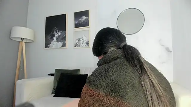 Snapshot of lara_madisson chatting on September 19, 2025, 5:31 am lara madisson online show from September 19, 2025, 5:31 am