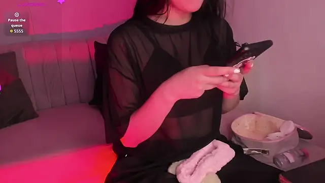 lara madisson online show from January 13, 2026, 5:24 am