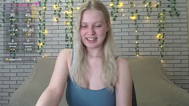 Snapshot of EmiliaDuchess chatting on February 8, 2025, 2:38 pm EmiliaDuchess online show from February 8, 2025, 2:38 pm