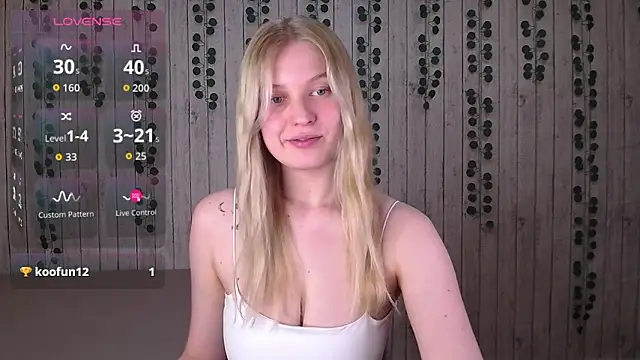 Snapshot of EmiliaDuchess chatting on December 19, 2025, 2:57 pm EmiliaDuchess online show from December 19, 2025, 2:57 pm