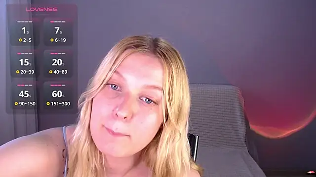 EmiliaDuchess online show from June 19, 2026, 2:32 pm
