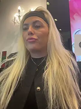 Snapshot of Arabellalee23 chatting on February 22, 2025, 7:25 pm Arabellalee23 online show from February 22, 2025, 7:25 pm