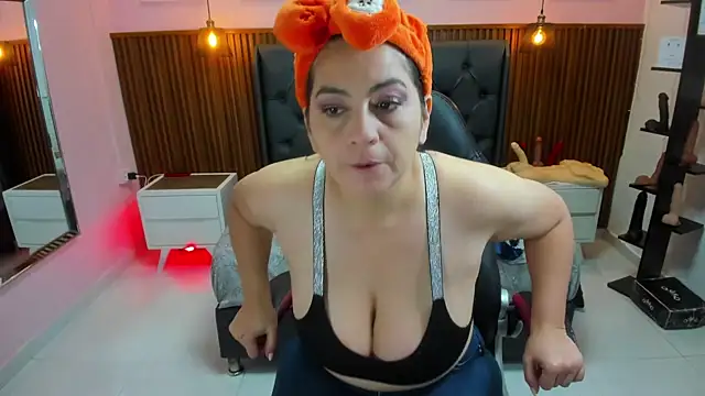 MEYLAGIA online show from November 22, 2025, 2:54 am