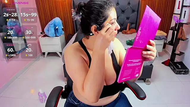 Snapshot of MEYLAGIA chatting on April 14, 2026, 3:12 am MEYLAGIA online show from April 14, 2026, 3:12 am