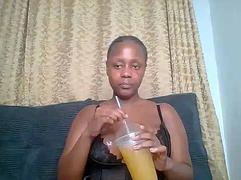 Snapshot of Miss_Amani chatting on November 16, 2025, 11:32 pm Miss Amani online show from November 16, 2025, 11:32 pm