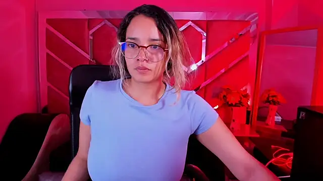 Snapshot of Olivia_Fox69 chatting on February 6, 2026, 4:50 am Olivia Fox69 online show from February 6, 2026, 4:50 am