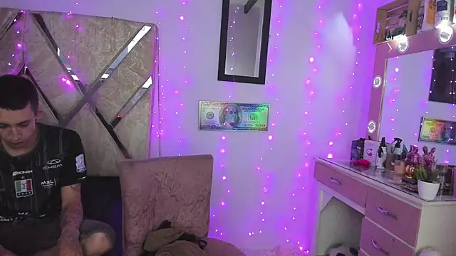 parejacaliente20154 online show from December 3, 2025, 9:07 am