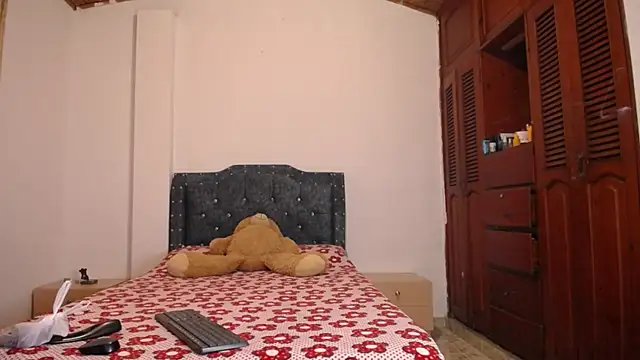 Snapshot of sofiamature01 chatting on October 12, 2025, 4:28 pm sofiamature01 online show from October 12, 2025, 4:28 pm