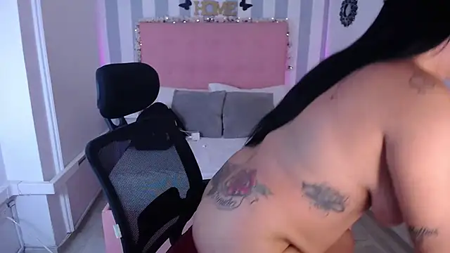 Snapshot of Lunna_boobs chatting on October 15, 2025, 4:12 am Lunna boobs online show from October 15, 2025, 4:12 am