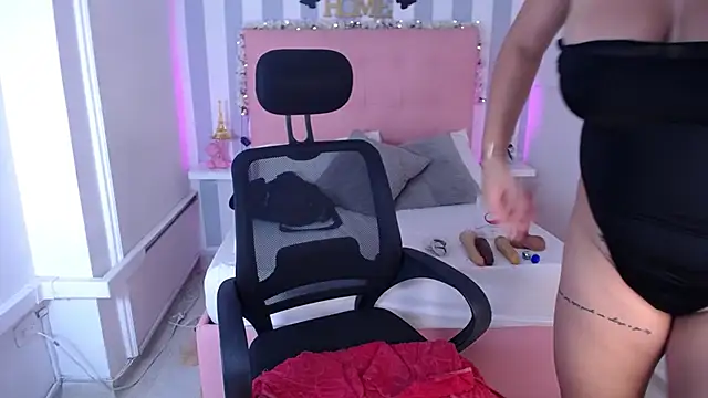 Snapshot of Lunna_boobs chatting on October 26, 2025, 5:35 am Lunna boobs online show from October 26, 2025, 5:35 am