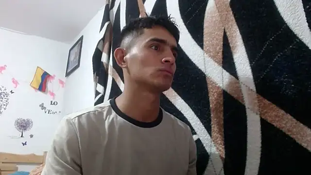 Snapshot of maria_and_angel chatting on December 4, 2024, 12:08 am maria and angel online show from December 4, 2024, 12:08 am