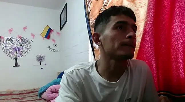 Snapshot of maria_and_angel chatting on January 19, 2025, 10:39 pm maria and angel online show from January 19, 2025, 10:39 pm