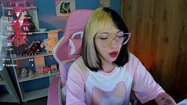 Snapshot of Artic_love chatting on March 13, 2025, 9:43 am Artic love online show from March 13, 2025, 9:43 am