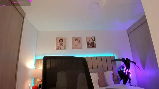 Victoria romanox online show from October 12, 2025, 1:43 pm