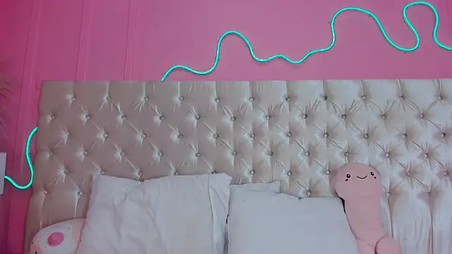 Julieta Cortes   online show from February 23, 2026, 12:02 pm