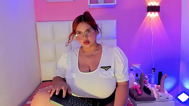 Snapshot of Alanna_hot3 chatting on October 16, 2025, 7:26 pm Alanna hot3 online show from October 16, 2025, 7:26 pm