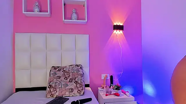 Snapshot of Alanna_hot3 chatting on November 16, 2025, 11:38 am Alanna hot3 online show from November 16, 2025, 11:38 am