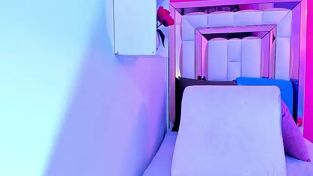 Snapshot of Alanna_hot3 chatting on December 5, 2025, 7:54 pm Alanna hot3 online show from December 5, 2025, 7:54 pm