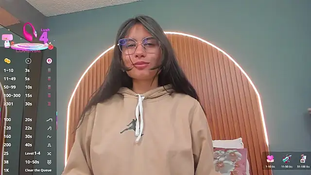 NayeCloud online show from December 22, 2025, 3:47 am