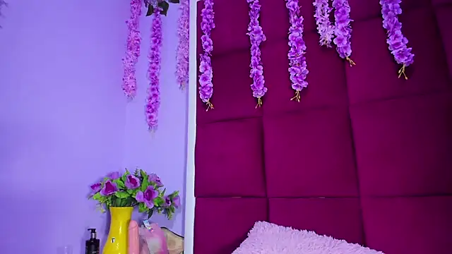 Snapshot of Sasha_Petitte chatting on March 21, 2025, 5:43 am Sasha Petitte online show from March 21, 2025, 5:43 am