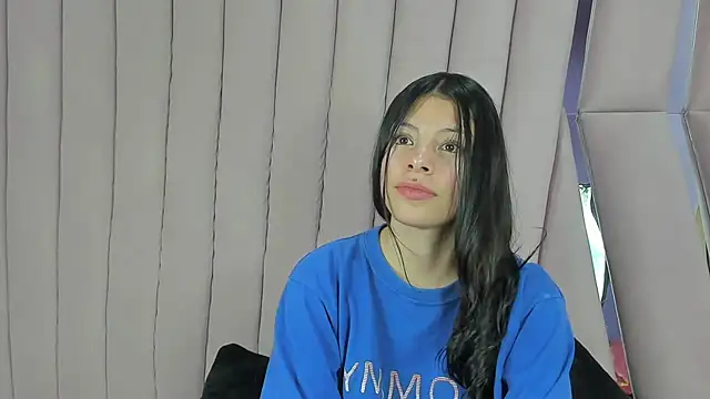 Snapshot of Sasha_Petitte chatting on October 9, 2025, 4:43 am Sasha Petitte online show from October 9, 2025, 4:43 am