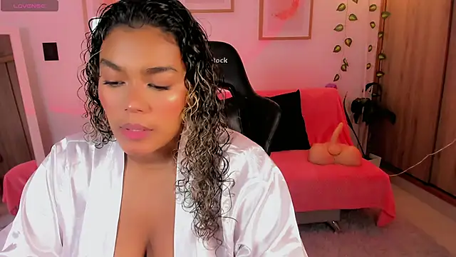 aleja montiel   online show from April 16, 2026, 12:50 pm