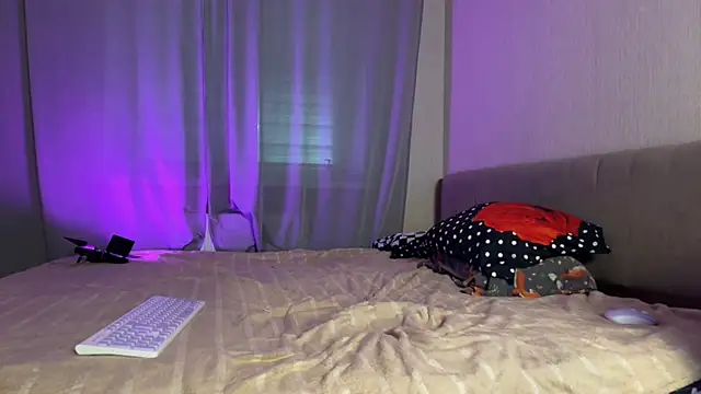 weshycouple online show from November 10, 2025, 7:24 pm