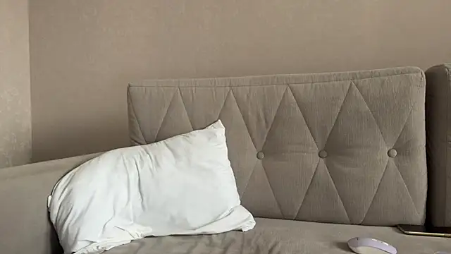 weshycouple online show from May 18, 2026, 3:24 am