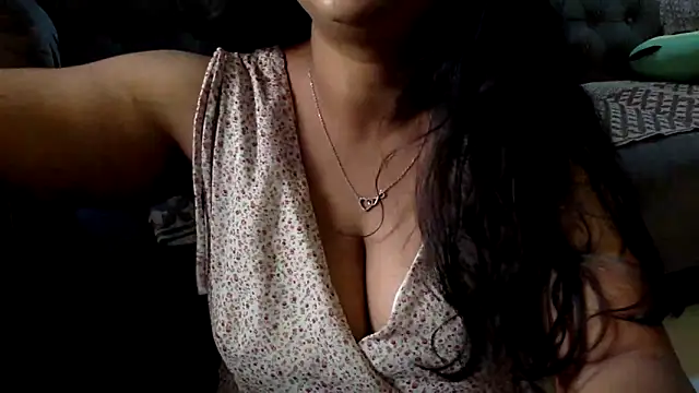 HaaniKaur online show from June 10, 2026, 4:45 am