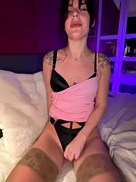 RubyLunaa online show from November 21, 2025, 11:03 pm