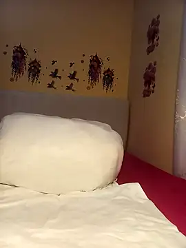 sexxylucia online show from April 13, 2026, 5:07 pm