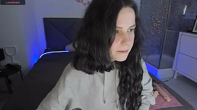 CassieEvans online show from April 16, 2026, 5:41 am