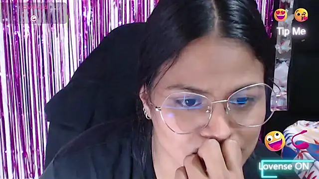 SweetAlmaa online show from February 19, 2026, 7:21 pm