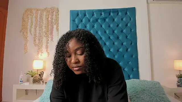 ohrianagibson online show from April 25, 2026, 11:02 pm