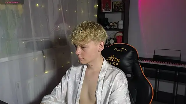 Keytaro online show from March 11, 2025, 5:35 pm