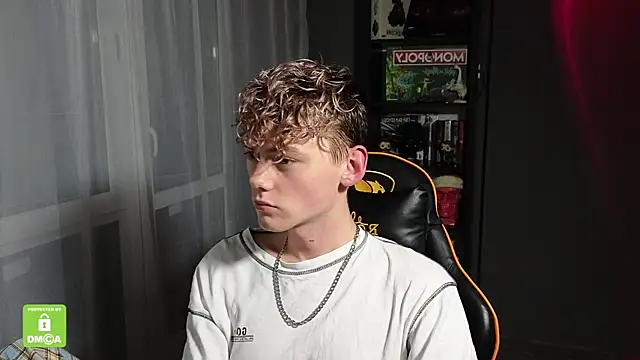 Keytaro online show from October 3, 2025, 1:02 am