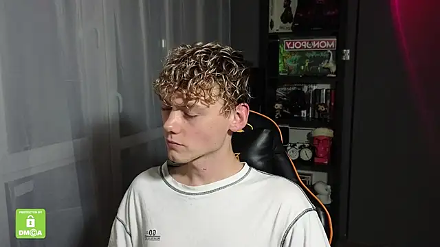 Keytaro online show from October 3, 2025, 9:01 pm