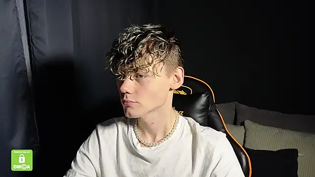 Snapshot of Keytaro chatting on December 22, 2025, 2:03 pm Keytaro online show from December 22, 2025, 2:03 pm