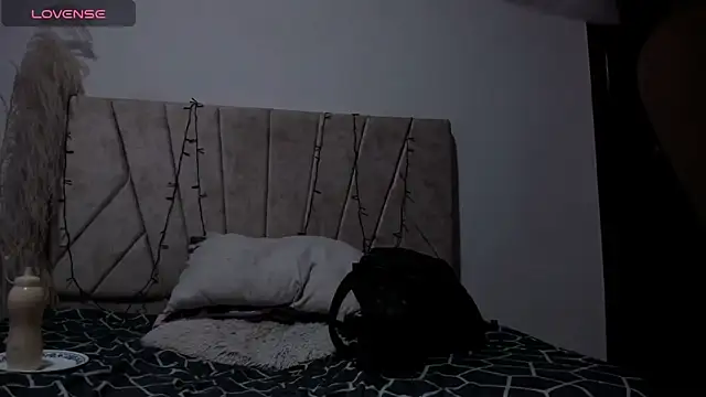 Snapshot of Kaela18 chatting on December 18, 2024, 1:12 pm Kaela18 online show from December 18, 2024, 1:12 pm