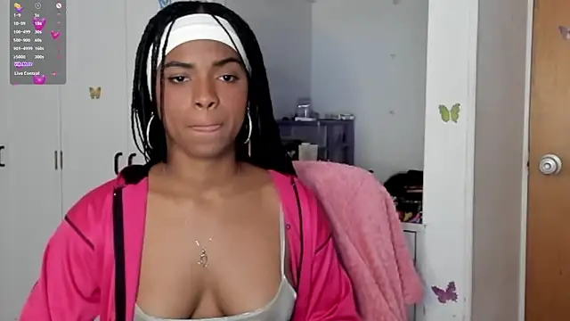 Snapshot of Marce_22 chatting on February 7, 2025, 3:01 am Marce 22 online show from February 7, 2025, 3:01 am