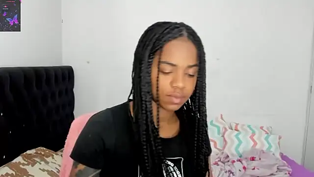 Snapshot of Marce_22 chatting on February 25, 2025, 9:13 pm Marce 22 online show from February 25, 2025, 9:13 pm