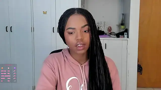 Snapshot of Marce_22 chatting on September 15, 2025, 12:54 am Marce 22 online show from September 15, 2025, 12:54 am