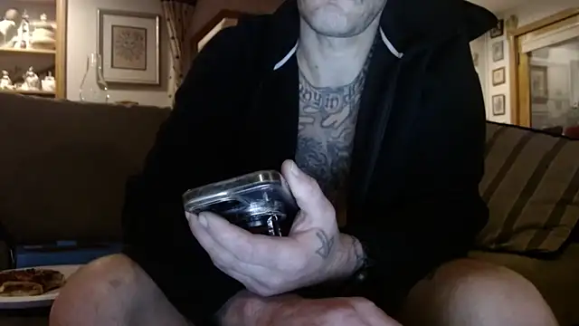 Snapshot of UnCuTupTheBuTT chatting on October 30, 2025, 4:25 am UnCuTupTheBuTT online show from October 30, 2025, 4:25 am