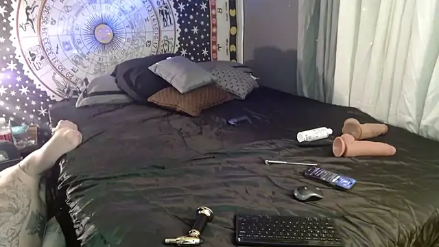 Snapshot of UnCuTupTheBuTT chatting on January 13, 2026, 10:42 am UnCuTupTheBuTT online show from January 13, 2026, 10:42 am