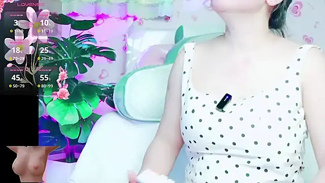 Lisagir69 online show from February 17, 2025, 3:53 pm